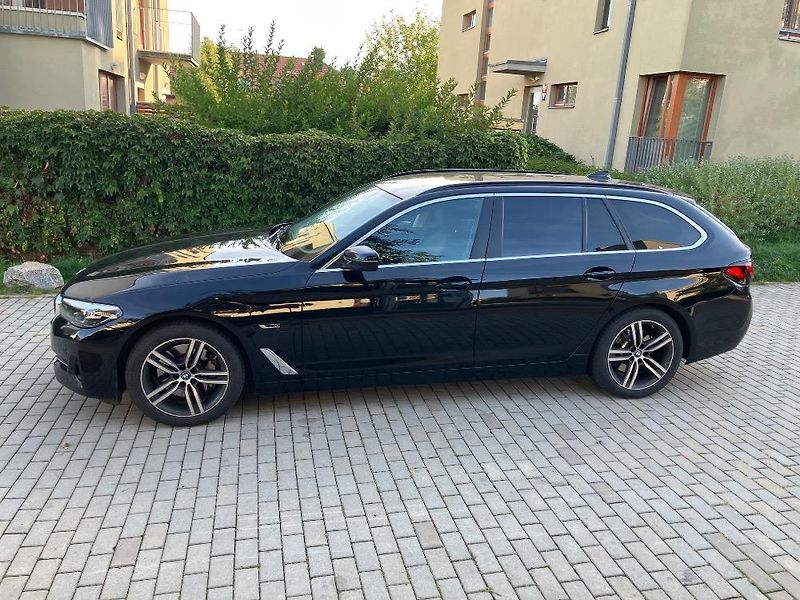BMW Řada 5 (2022) 530e xDrive - fotka 3 z 16