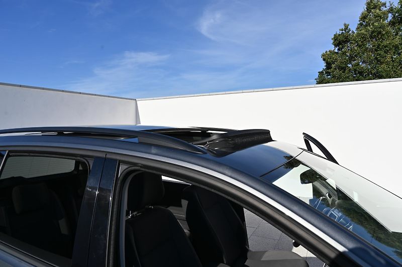Volkswagen Touran 1.2TSI 81KW Comfort 7mist 3/17 - fotka 44 z 60