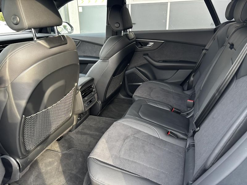 Audi Q8 (2025) 3.0 TFSI Plug In (360 kW) - fotka 11 z 12