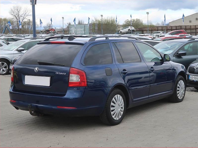 Škoda Octavia (2011) Ambition 1.6 TDI, Tempomat - fotka 5 z 15