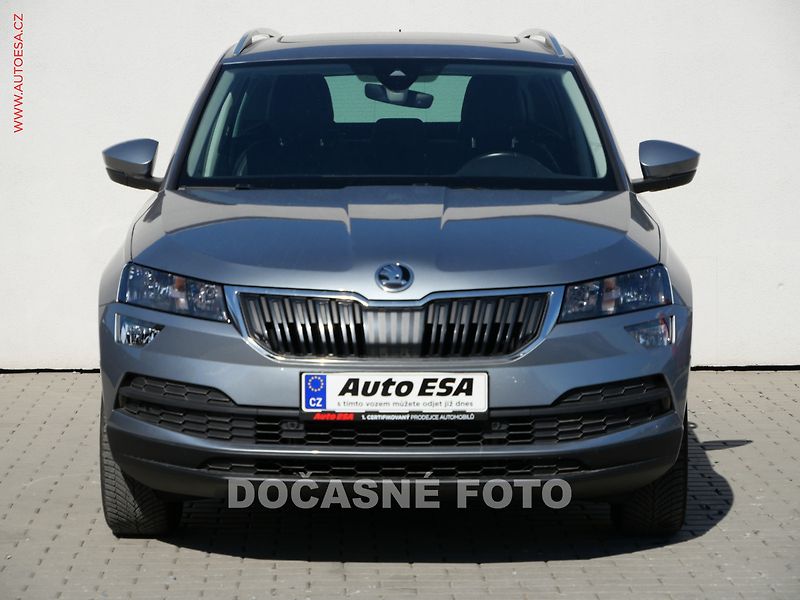 Škoda Karoq (2019) 1.5 TSi, Ambition, DSG, panor - fotka 2 z 21