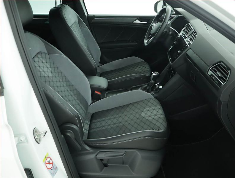 Volkswagen Tiguan (2023) R-Line 2.0 TDI - fotka 9 z 17