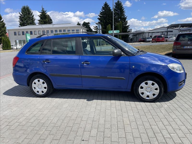 Škoda Fabia 1,4 i 63kw Ambiente ESP Tažné - fotka 29 z 30