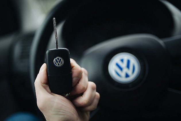 Při nákupu levné ojetiny nestačí řešit jen cenu, technický stav a povinné ručení. U některých starších vozů může nový majitel při přepisu narazit také na jednorázový emisní poplatek., zdroj: Shixart1985 /Wikimedia CC 2.0