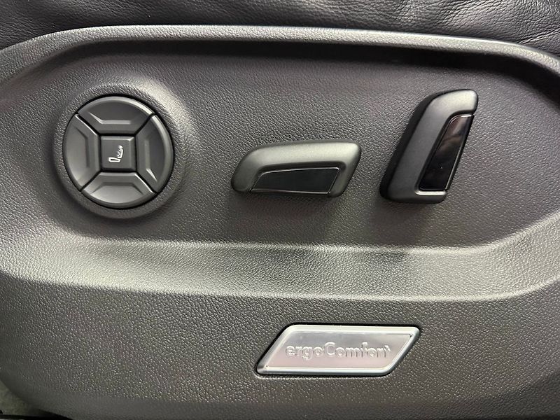 Volkswagen Touareg 3.0TDI 4MOTION R-LINE, MASÁŽE, - fotka 25 z 31