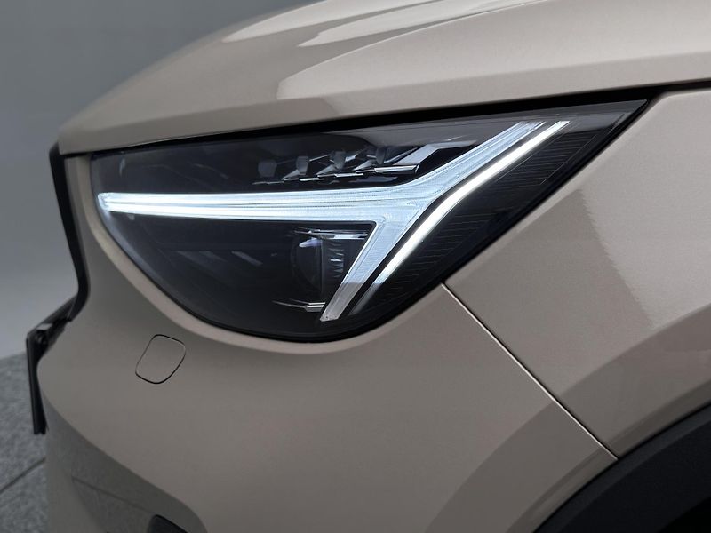 Volvo XC40 (2026) B3 AUT DARK ULTRA - fotka 15 z 21