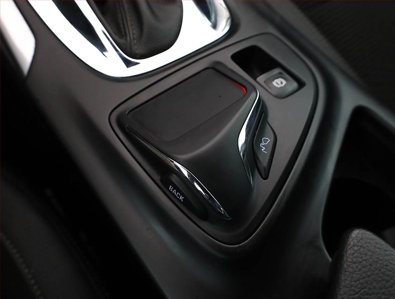 Opel Insignia (2015) 2.0 CDTI, 4X4, Automat - fotka 11 z 19