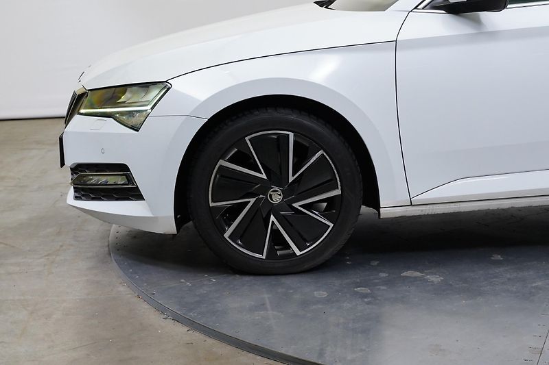 Škoda Superb - fotka 15 z 30