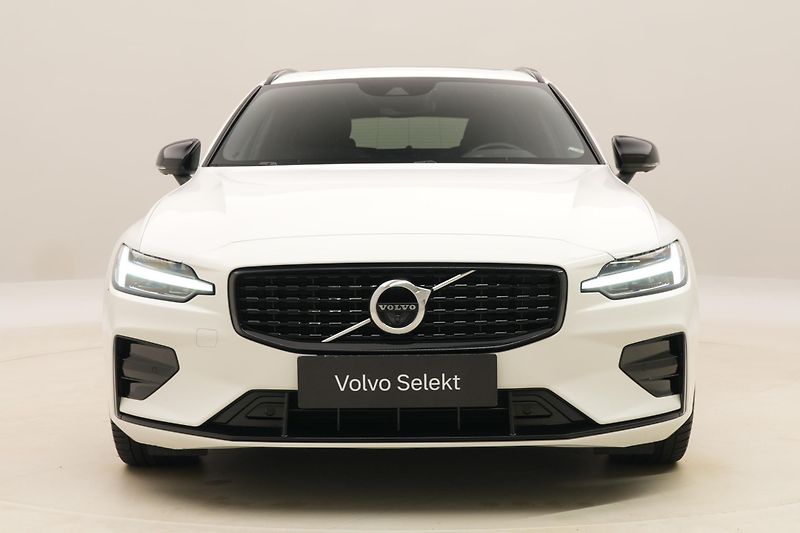 Volvo V60 B4 DARK PLUS AUT  - fotka 16 z 45