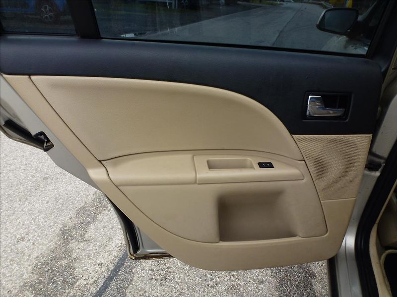 Ford Mondeo 2,5 i V6 24V Ghia Automat - fotka 15 z 49