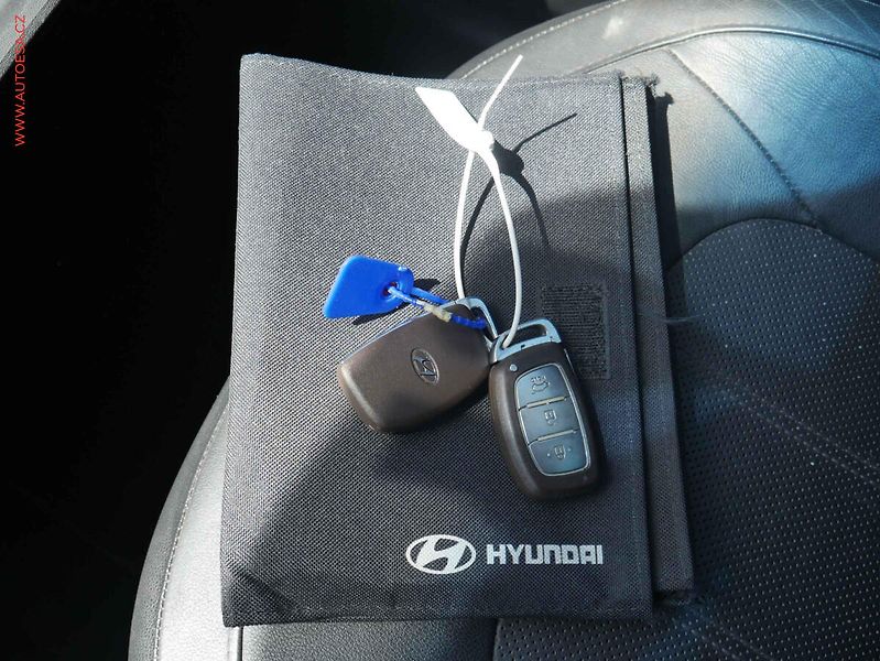 Hyundai ix35 (2014) 2.0CRDi 4x4, ČR, AT, park - fotka 15 z 16