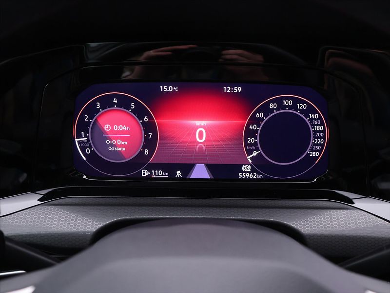 Volkswagen Golf 2,0 TSI GTI 180kW Virtual DPH - fotka 16 z 35