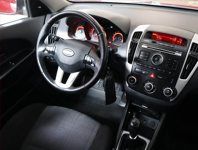 Kia Ceed (2011) 1.4 CVVT, nová STK - fotka 7 z 16