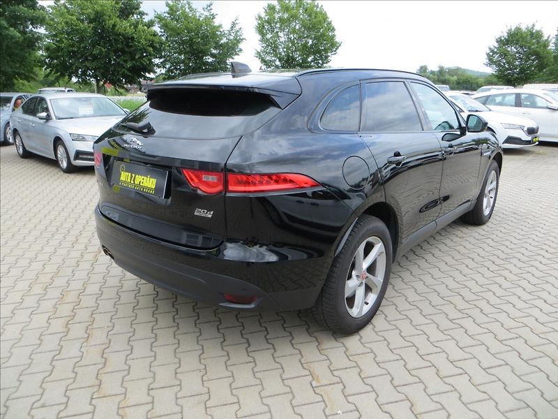 Jaguar F-Pace 2,0 20D 132KW,PURE AWD,DPH,ČR - fotka 10 z 25