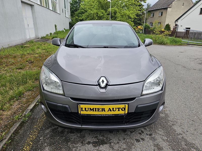 Renault Mégane (2010) 1.6i , KLIMA - fotka 8 z 17