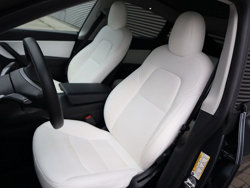 Tesla Model Y (2022) - fotka 16 z 45