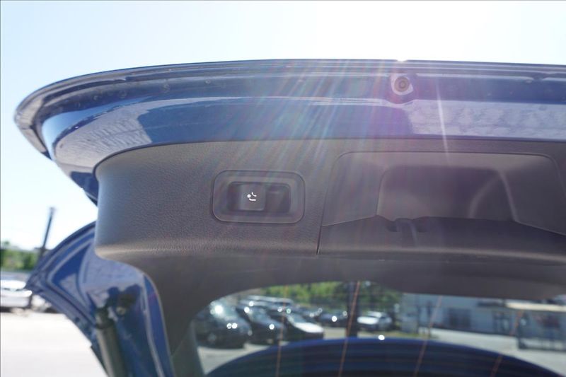 Mercedes-Benz GLA 1,3 250e,Premium Plus,AMG,CZ - fotka 8 z 26