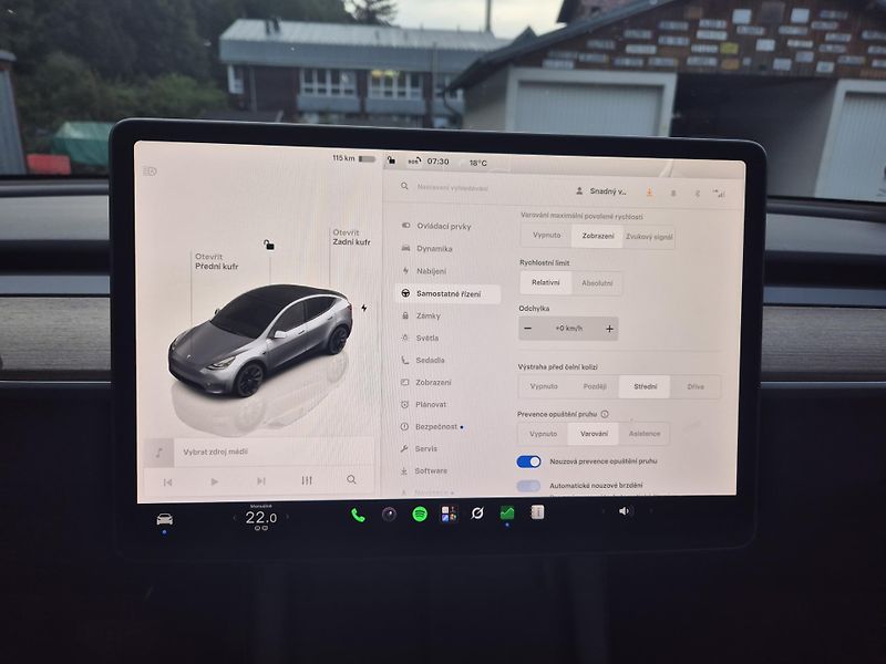 Tesla Model Y LONG RANGE DUAL MOTOR 95,0% - fotka 23 z 49