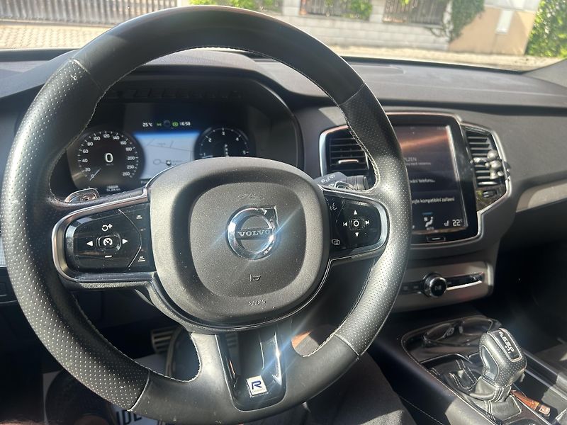 Volvo XC90 (2015) D5 AWD ,R-design, 1.majitel - fotka 11 z 18