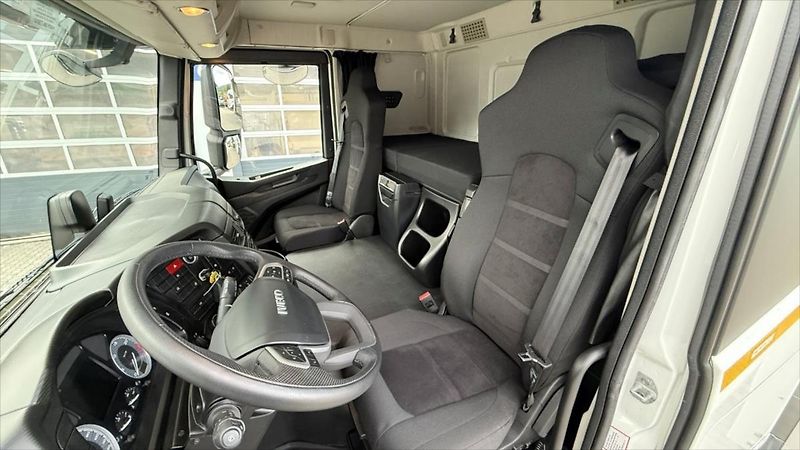 Iveco S-WAY 11,1   6x2 vč. valniku a HNJ P - fotka 9 z 13