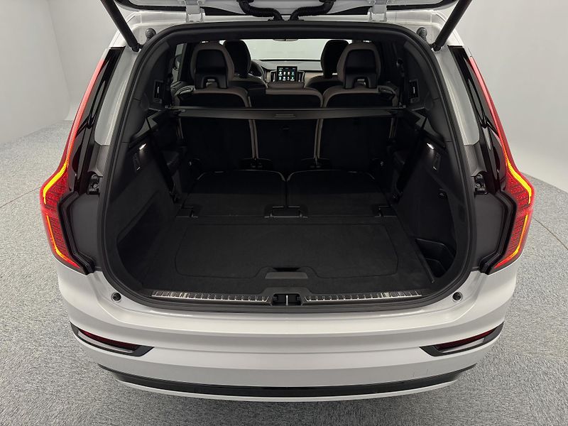 Volvo XC90 (2026) B5 AWD AUT DARK ULTRA 7 míst - fotka 6 z 26