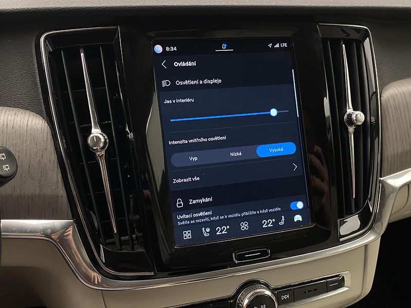 Volvo V90 CC B4 AWD CORE AUT CZ - fotka 42 z 52