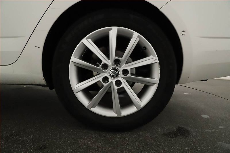 Škoda Octavia (2014) 2.0 TDI, Automat, Xenony - fotka 12 z 20