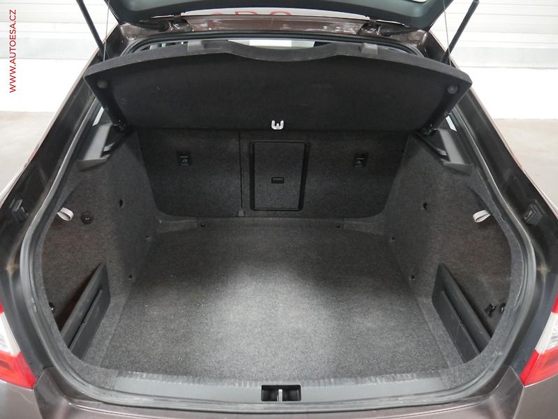Škoda Octavia (2013) 1.6 TDi, ČR, Sport, bixen, - fotka 7 z 21