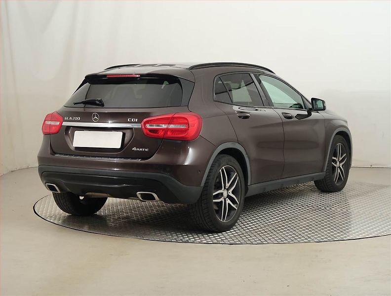Mercedes-Benz GLA (2014) 200 CDI 4MATIC, 4X4 - fotka 5 z 16