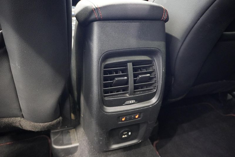 Ford Kuga 2.0 TDCi ST-LINE 4x4 AUTOMAT 8 - fotka 27 z 34