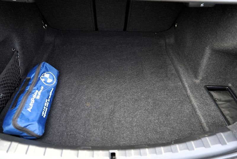 BMW Řada 3 320d xDrive/Lasery/kůže/1.maj. - fotka 12 z 40