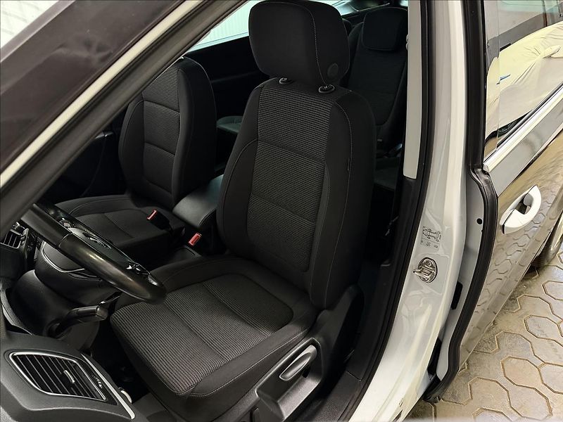Volkswagen Sharan 2.0TDI 110kW 4MOTION MANUÁL 1M - fotka 27 z 38