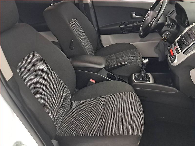 Kia Ceed (2009) 1.6 CVVT, nová STK, zamluveno - fotka 9 z 17