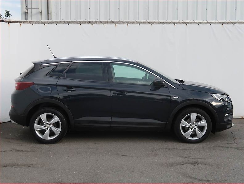 Opel Grandland X (2018) Innovation 1.2 Turbo - fotka 6 z 21