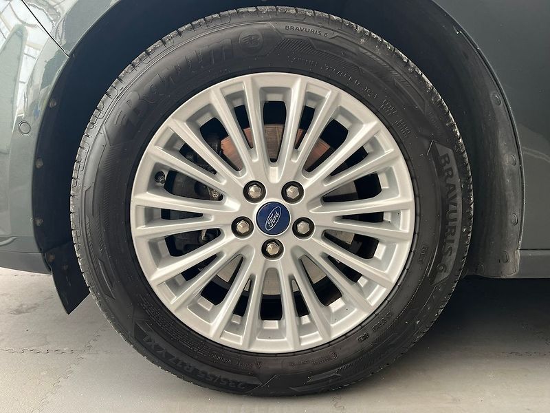 Ford Galaxy 2,0 140kW Titanium AWD 7míst - fotka 43 z 70