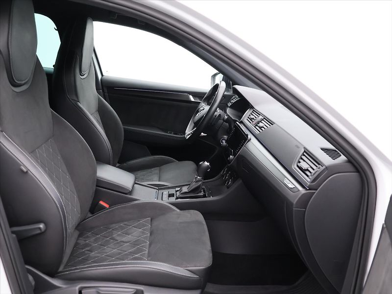 Škoda Superb 2,0 TDI 147kW DSG Sportline DP - fotka 12 z 31