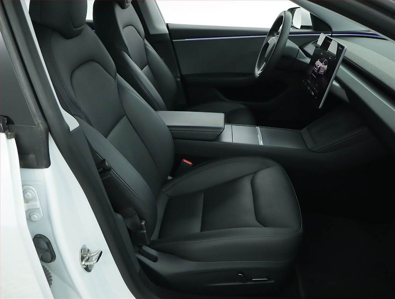 Tesla Model 3 (2023) Standard Range LFP, SoH 94% - fotka 9 z 21