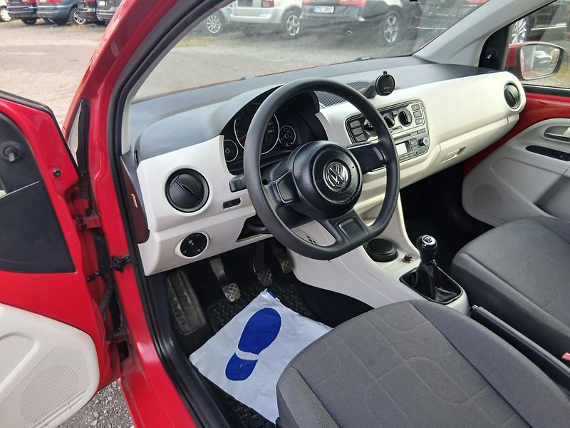 Volkswagen up! 1.0, 44 kW - fotka 20 z 33
