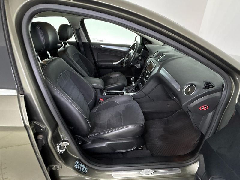Ford Mondeo Titanium - fotka 9 z 28