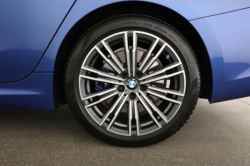 BMW Řada 3 (2021) M Sport 330 i xDrive - fotka 19 z 19