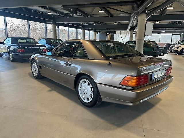 Mercedes-Benz SL (1990) 500 kabriolet - fotka 11 z 26