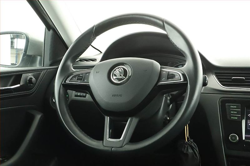 Škoda Rapid (2017) 1.0 TSI, Park. senzory - fotka 8 z 14