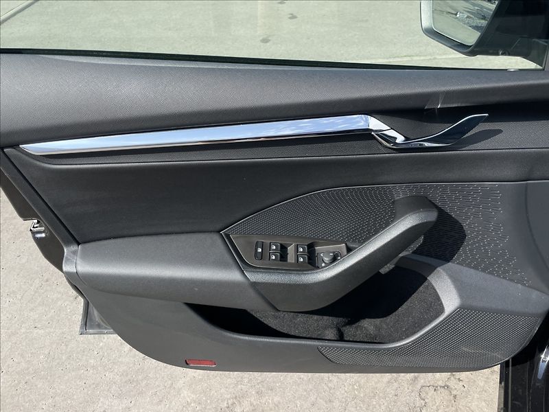 Škoda Octavia 2,0 TDI DSG Style Plus Top ACC - fotka 14 z 23