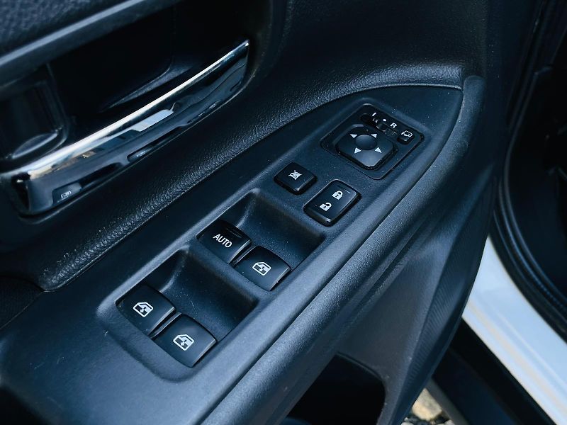 Mitsubishi Outlander 2.0i 1.MAJITEL SERVISKA TAŽNÉ - fotka 30 z 46