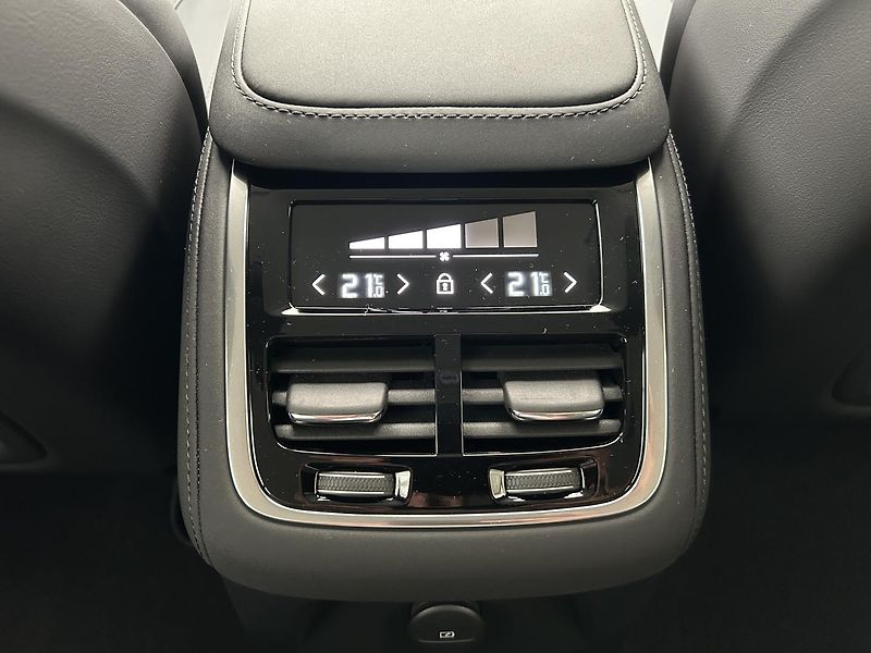 Volvo XC90 2.0 T8 4x4 . - fotka 24 z 28