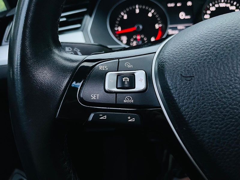 Volkswagen Passat 2.0TDI AUTOMAT VÝHŘEV SERVISKA - fotka 41 z 54