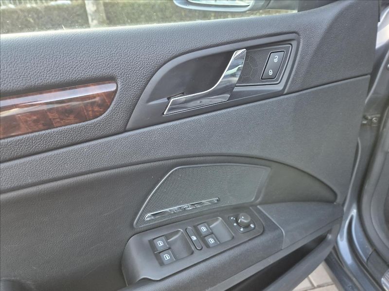 Škoda Superb 2,0 TDI 125KW DSG Kůže Xenon - fotka 14 z 33