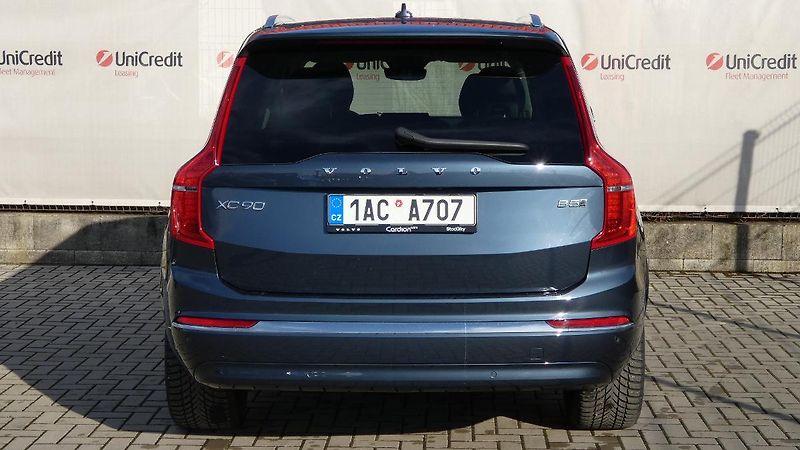 Volvo XC90 B5 AWD Plus Bright 7 míst - fotka 4 z 26