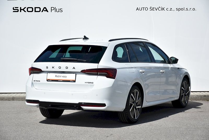 Škoda Octavia (2026) Combi Sportline 1,5 TSI m-HEV - fotka 2 z 44