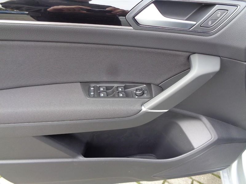 Volkswagen Touran People 1,5 TSI EVO 7DSG - fotka 10 z 30